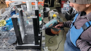 Прогреваем клей для более быстрого отверждения